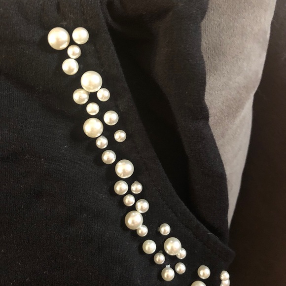 Black shorts with white pearls - Picture 2 of 3